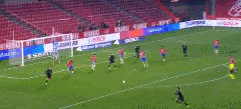 曼联2-2伯恩利继续丢分！弗莱彻激活谢什科还不够，球迷呼唤索帅